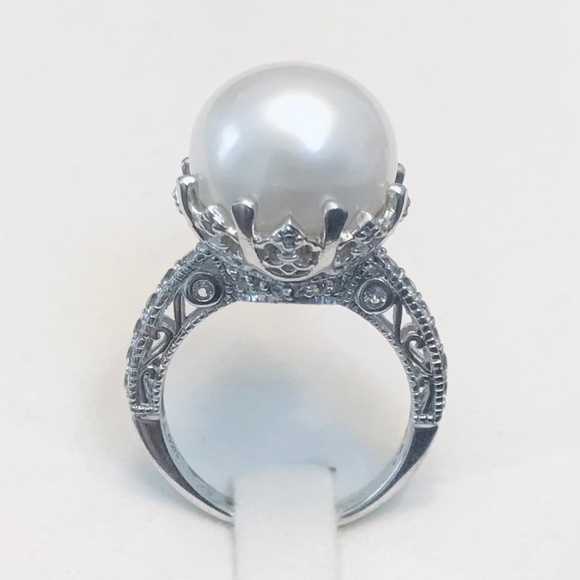 Genuine Cultured White Pearl & Zircon Crown Ring - Picture 3 of 10